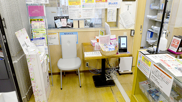 イオン薬局木曽福島店の待合スペース