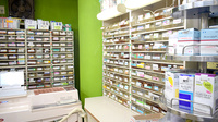 あみはま薬局の薬棚