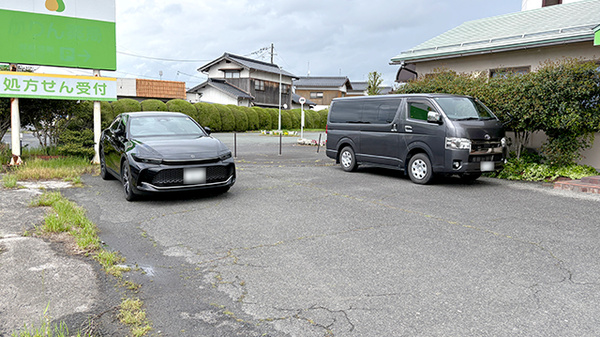 かりん薬局の駐車場