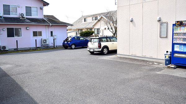 すみれ薬局の駐車場
