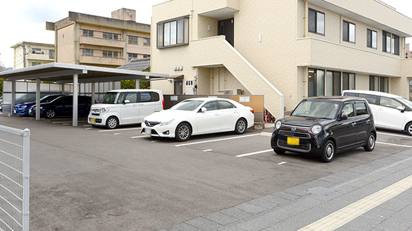 クオール薬局南田町店の駐車場