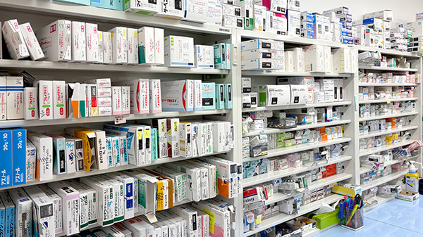 あおぞら薬局 堀切菖蒲園店の薬棚
