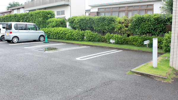 こぐま薬局三鷹店の駐車場