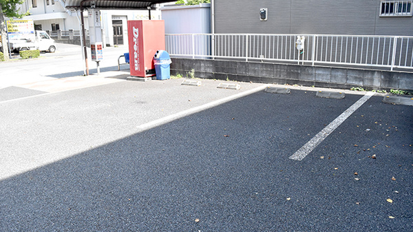 いなげ薬局の駐車場