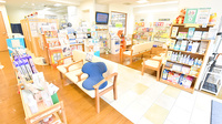 クオール薬局柿の木坂店の待合スペース