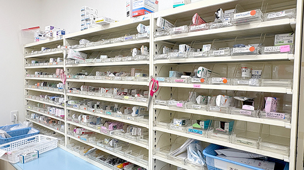 ピーチ薬局 亀有店の薬棚