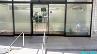 コスモ薬局の入口