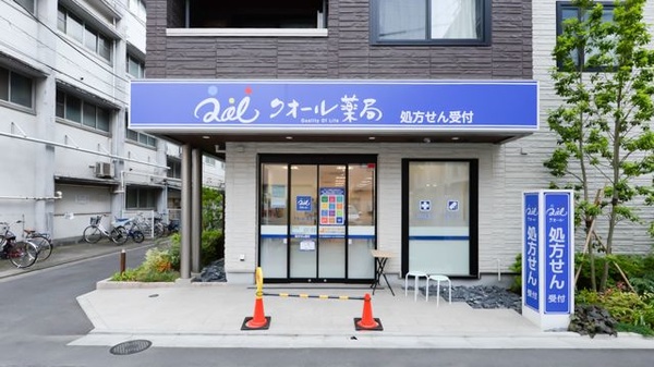 クオール薬局幡ヶ谷店の外観