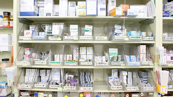 コトブキ調剤薬局　板橋店の薬棚
