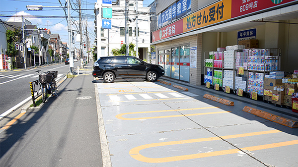 スギ薬局　弦巻店の駐車場