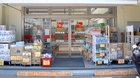 スギ薬局　弦巻店の入口