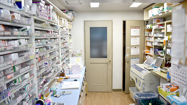 すずかけ薬局の調剤室