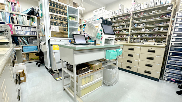 西岡メディカル薬局野幌店の調剤室
