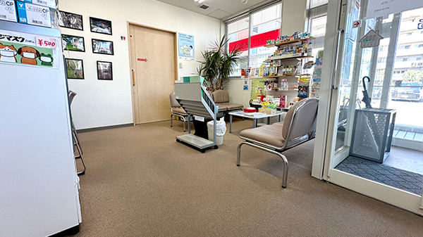 栄町まる薬局の待合スペース