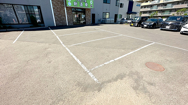 栄町まる薬局の駐車場
