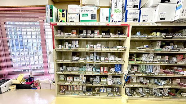 あおば薬局の薬棚