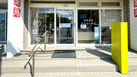 西岡メディカル薬局水源池通り店の入口
