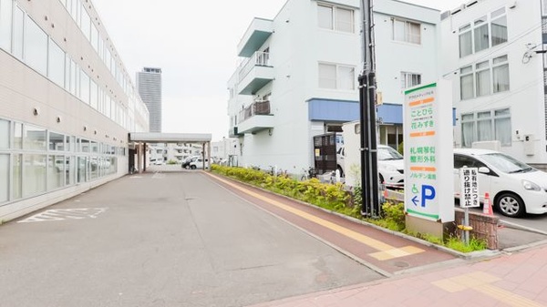 ノルデン薬局琴似店の駐車場