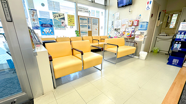 西岡メディカル薬局みなみ店の待合スペース