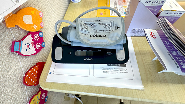 西岡メディカル薬局みなみ店の血圧計