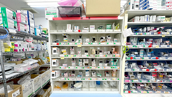 西岡メディカル薬局みなみ店の薬棚
