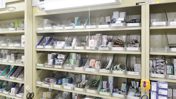 ノルデン薬局白石店の薬棚