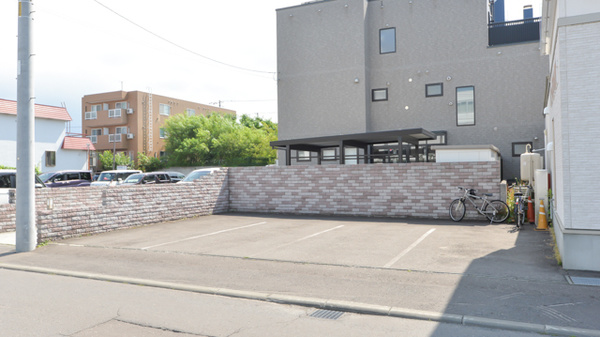 ノルデン薬局白石店の駐車場