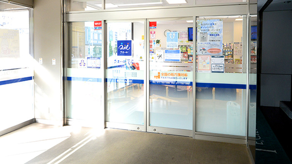 クオール薬局札幌東区役所前店の入口