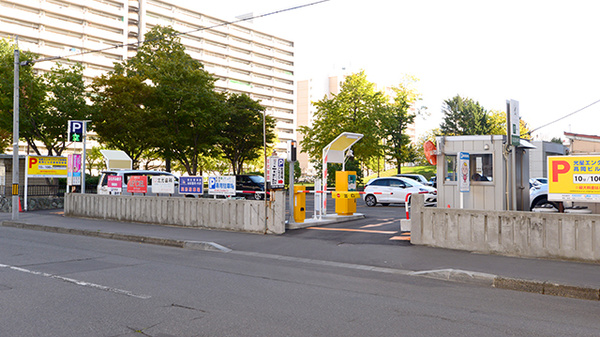 クオール薬局札幌東区役所前店の駐車場