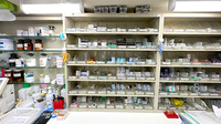 本郷南調剤薬局の薬棚