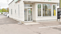 ウェルネス薬局函館石川店の入口