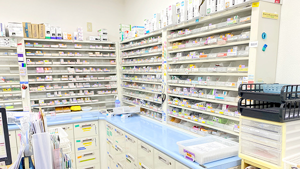樽前調剤薬局の薬棚