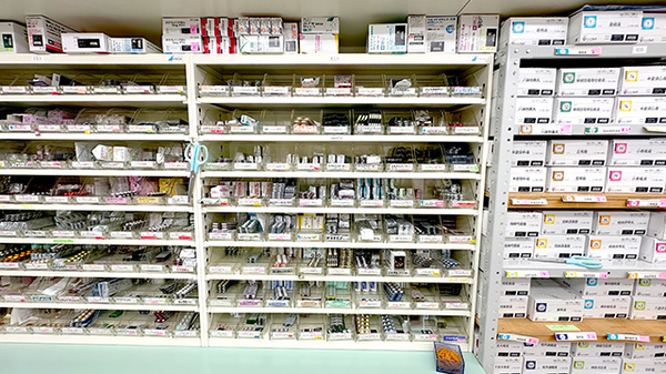 おたのしけ調剤薬局の薬棚