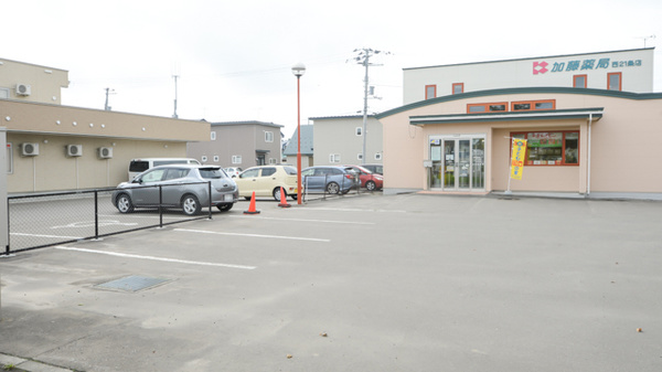 加藤薬局西２１条店の駐車場