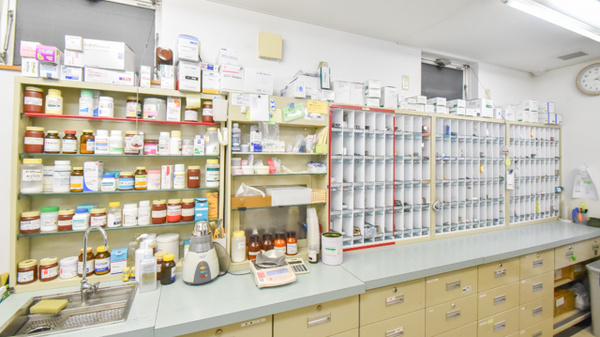 いわき調剤薬局の薬棚