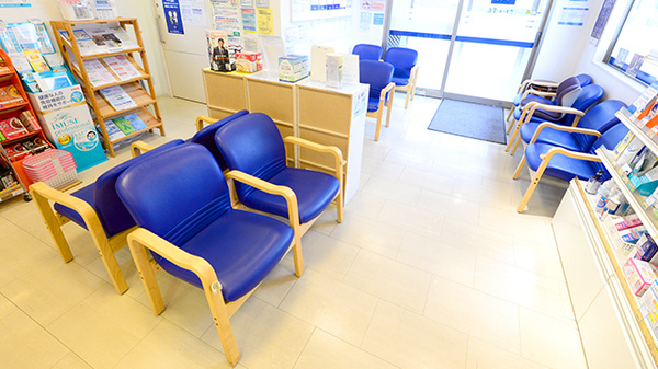 クオール薬局弘前豊原店の待合スペース