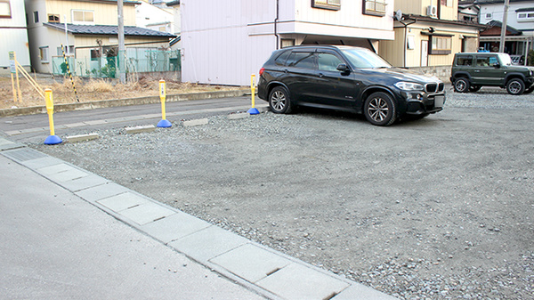 つつみの薬局の駐車場