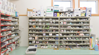 新城調剤薬局の薬棚