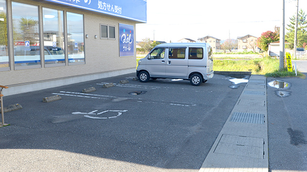 クオール薬局豊里店の駐車場