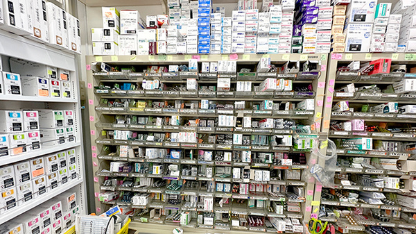貝ヶ森薬局の薬棚