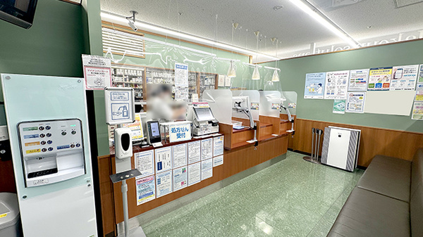 薬局トモズ仙台中央店の受付/カウンター