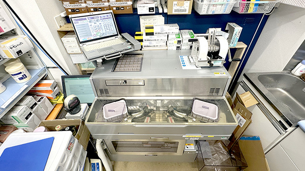薬局トモズ仙台中央店の調剤器具