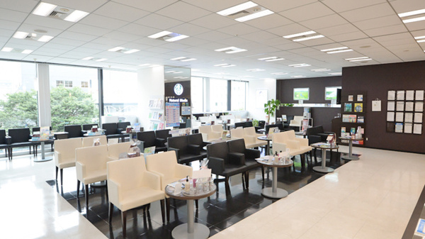 薬局ナチュラルメディクス 仙台青葉店の待合スペース