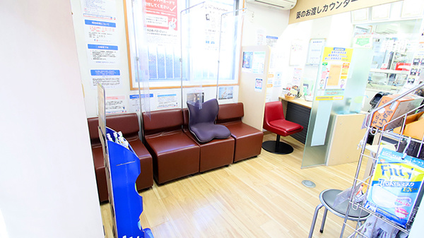 ファーマライズ薬局　榴ヶ岡店の待合スペース
