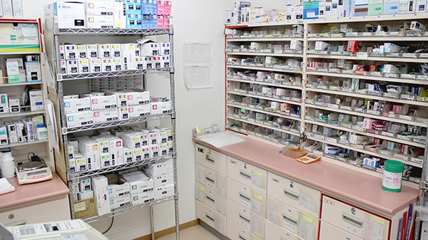 まごころ調剤薬局七北田店の薬棚
