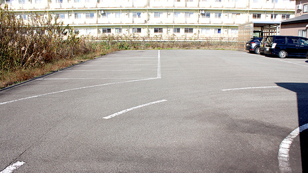 ライフ薬局の駐車場