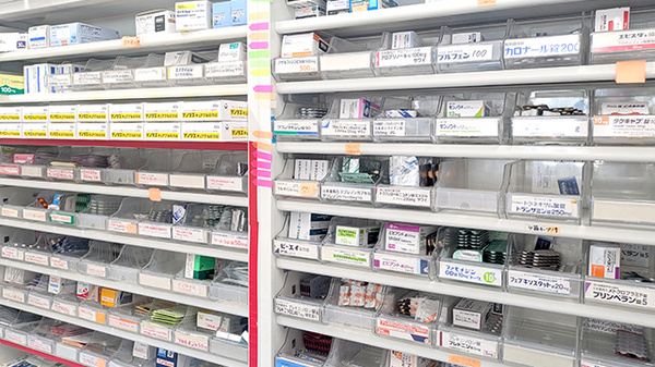 おおはな調剤薬局の薬棚