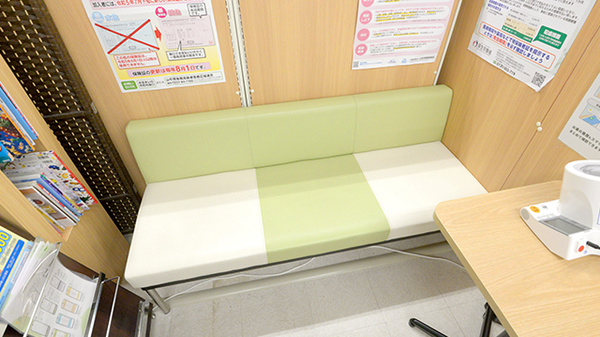 イオン薬局酒田南店の待合スペース