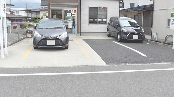かえで薬局上山店の駐車場