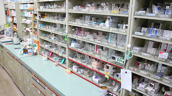 尾花沢調剤薬局市役所前店の薬棚